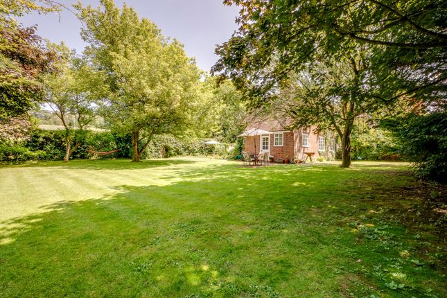 1 Wellhead Cottages Hale Road, Aylesbury photo 2