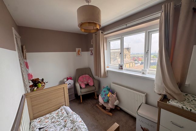 15, Shire Close, Bradford photo 4