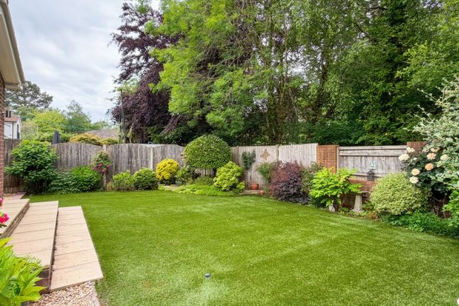 2 Cleveland Drive, Southampton photo 3