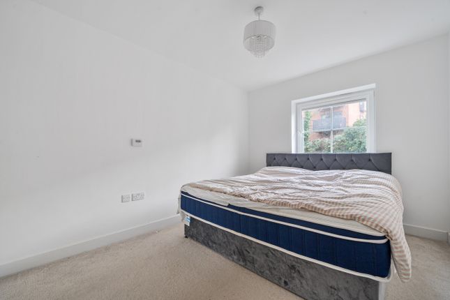 27 Edison House,, Flambard Way, Surrey photo 4