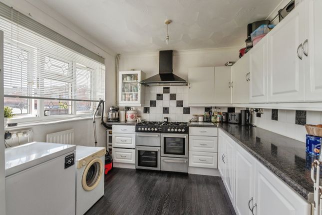 34, Toft Avenue, Essex photo 3