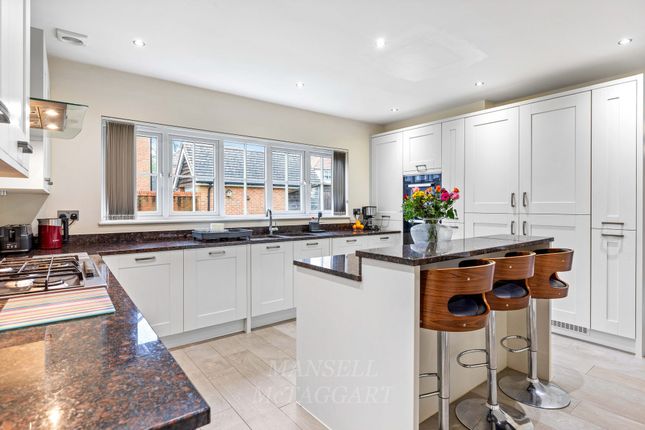 8 Haynes Way, Crawley photo 4