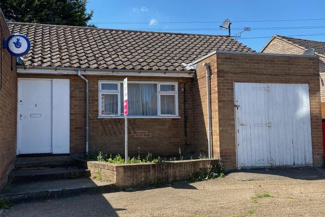Bungalow to rent in Wisbech Road, Littleport, Ely