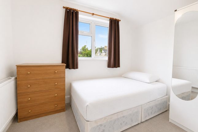 Flat Room 1, 378, Merton Road, London photo 3