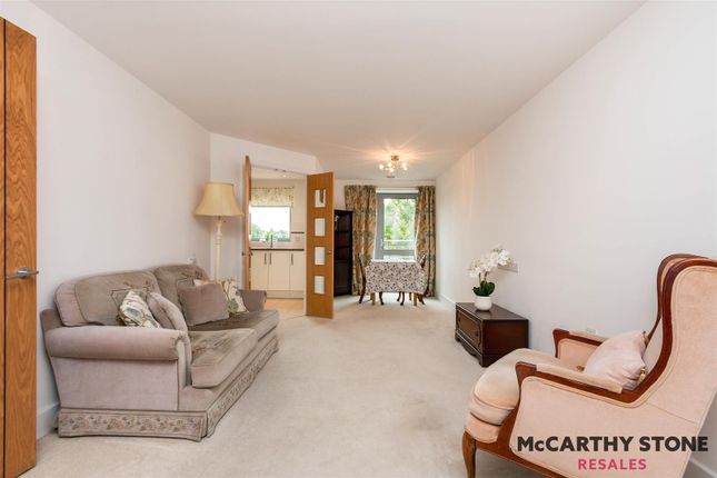52 Kings Place, Kings Road, Fleet photo 4