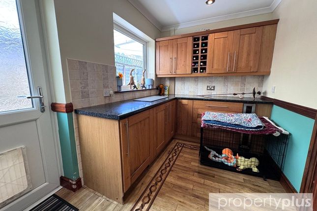 Highlands Bungalow,, The Avenue, Rhondda Cynon Taff photo 5