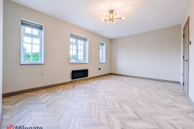 17A, Hook Road, Greater London photo 5