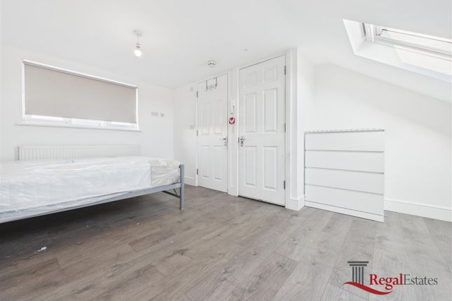Room 5, 124, Reynolds Drive, Edgware photo 2