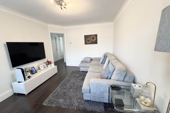 9, West View Court, Borehamwood photo 3