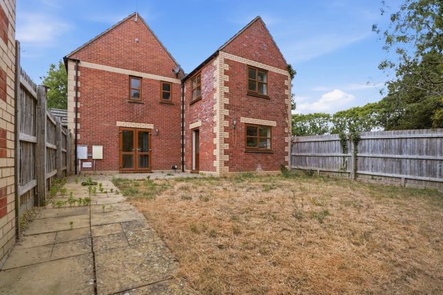 12 Dolben Court, Milton Keynes photo 2