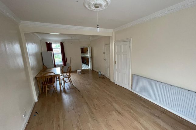 Thumbnail Terraced house to rent in Chadwell Road, Grays