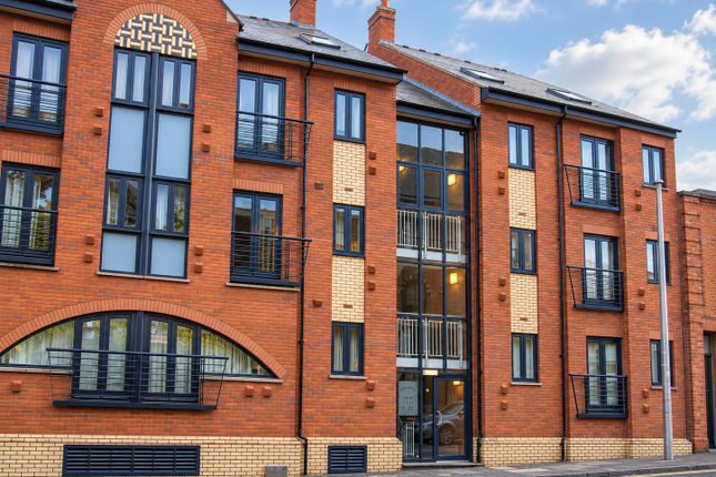 2-bed flat on Graham Street, West Midlands, £100,000