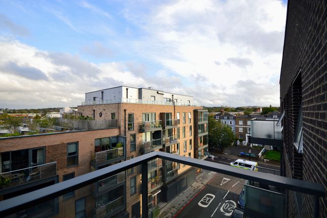 Flat 90, Beasley House Carlton Grove, London photo 5