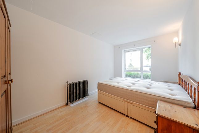 Flat 75, Building 45,, Hopton Road, London photo 4