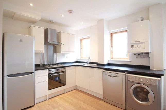 Thumbnail Flat to rent in Green Lanes, Palmers Green, London