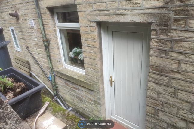 Belle Vue Terrace, Luddendenfoot, Halifax photo 2