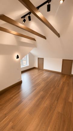 14 Kingfisher Way, London photo 4