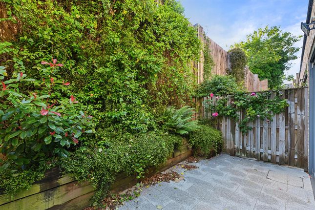 9, Vinery Way, London photo 4