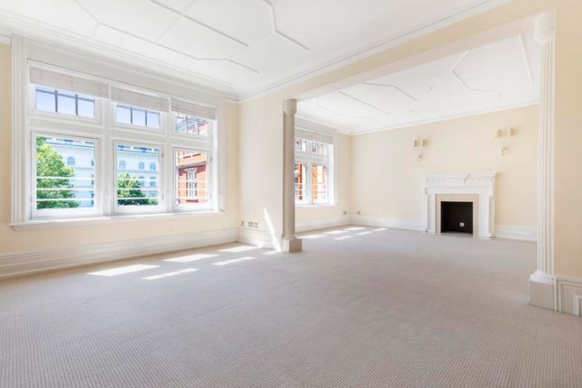 Flat to rent in Alexandra Court, Queen's Gate, South Kensington SW7
