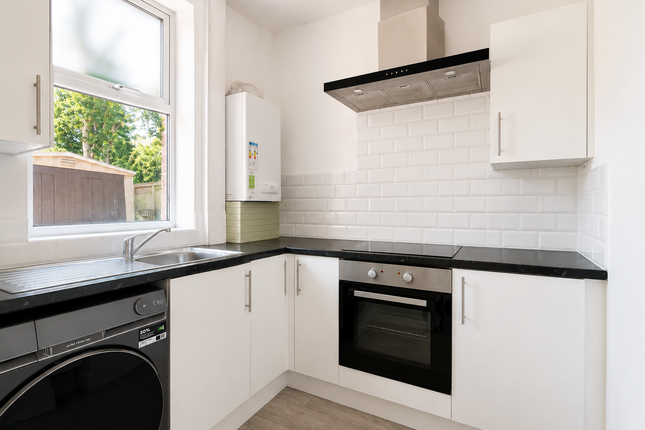 2, Freemantle Avenue, Enfield photo 3