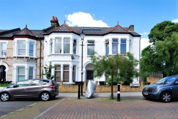 Duplex to rent in Holmewood Road, London