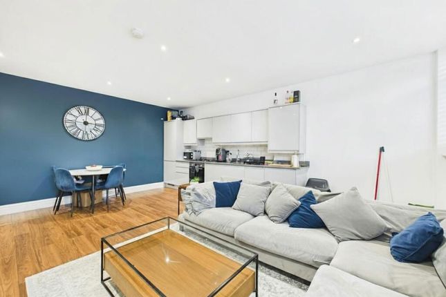 Flat 4 Rotary House, Breakspear Road, Ruislip photo 3