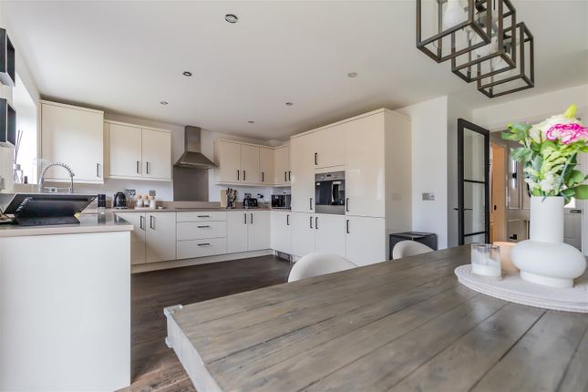 68, Picca Close, Cardiff photo 4
