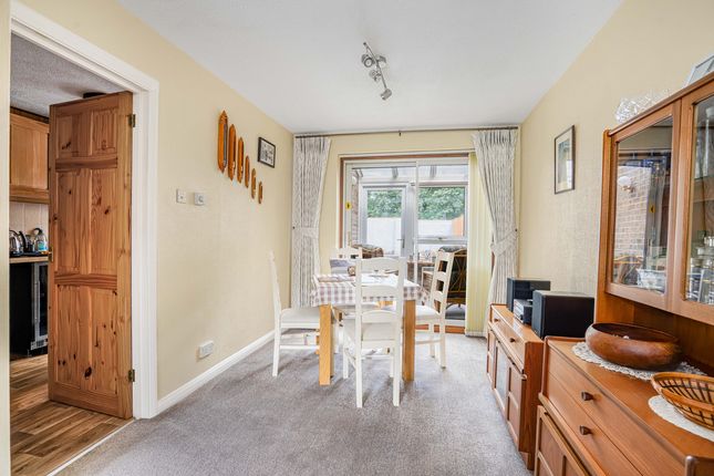 21, Barn Close, Kidlington photo 4