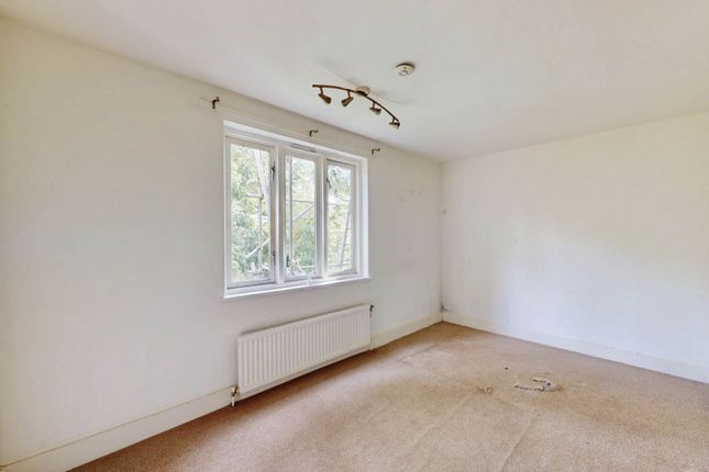 Flat 3, Holmesdale Road, London photo 4