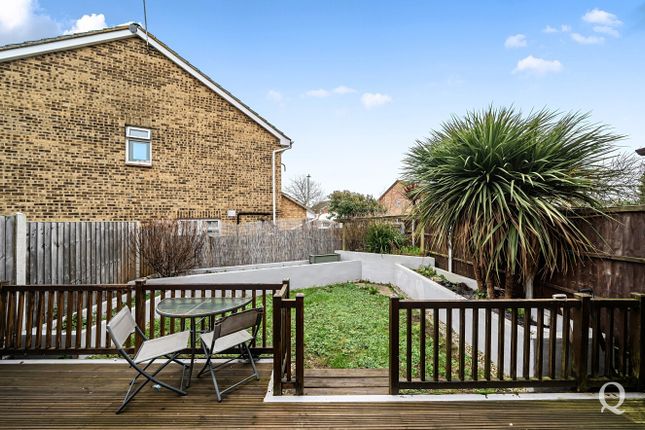 38, Foxgrove, Kent photo 3
