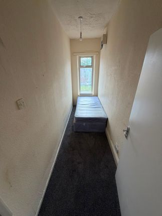Top Flat, 240, Lightbowne Road, Manchester photo 4
