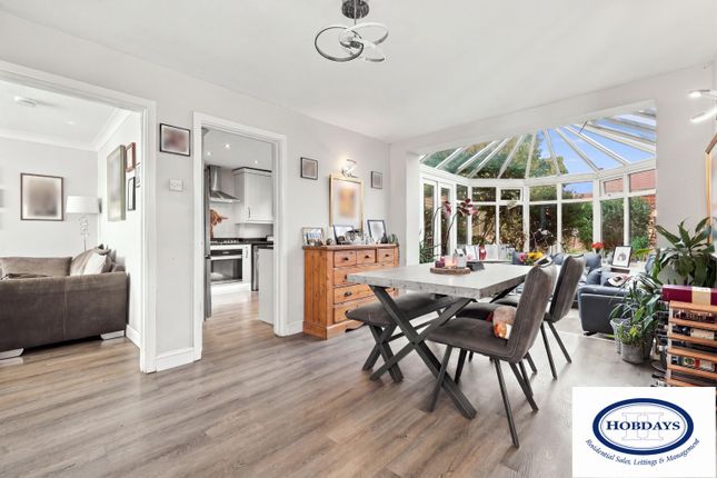 26, Trewenna Drive, Potters Bar photo 3