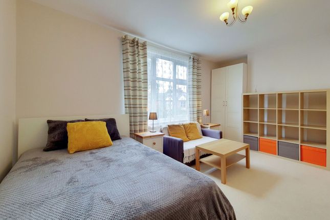 Welldon Crescent, Harrow photo 4