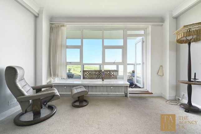 Flat F16, Marine Gate, Marine Drive, Brighton photo 2