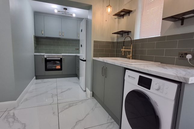9, Bromley Avenue, NEWARK photo 3