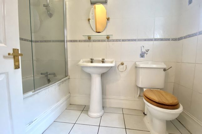 Flat 1, 130, Cathedral Road(*), Cardiff photo 5