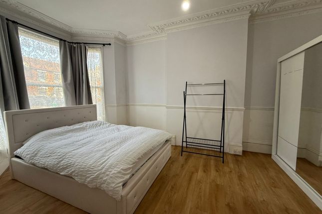 One Bedroom Flat With Separate Kitchen Off Ilford Lane- Â£1500 Inclusive Bills