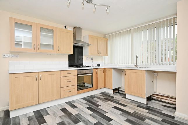 11, Lea Crescent, Rugby photo 4