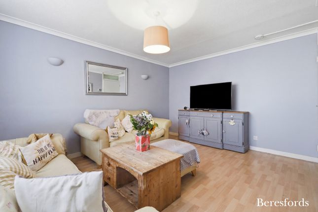12, Bideford Close, Romford photo 3