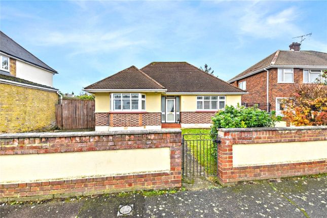Thumbnail Bungalow to rent in Pickford Road, Bexleyheath, Kent