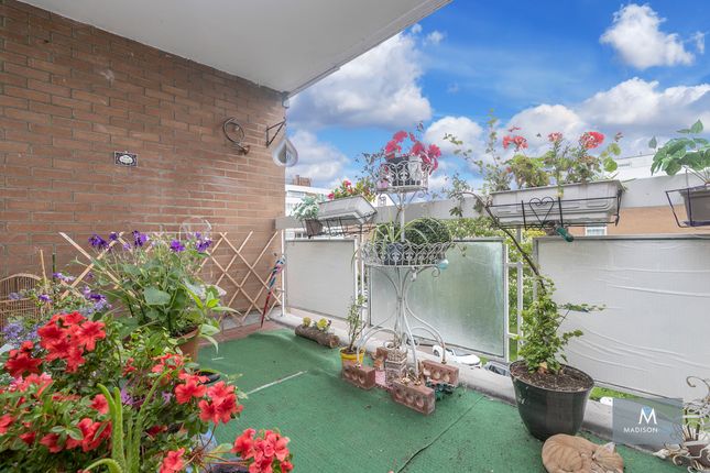 Flat for sale in The Bowls, Chigwell, Essex