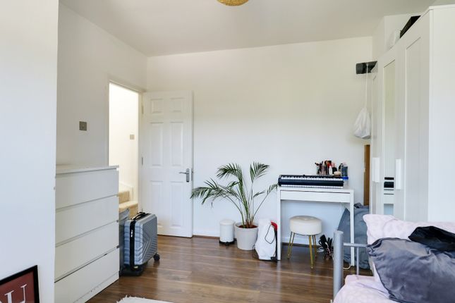 18, Alverstone Gardens, London photo 4
