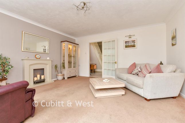 18, Peregrine Gardens, Croydon photo 4