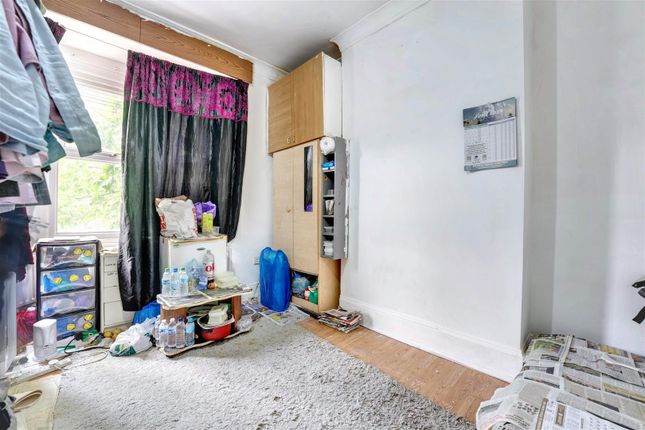 367, Upton Lane, London photo 2