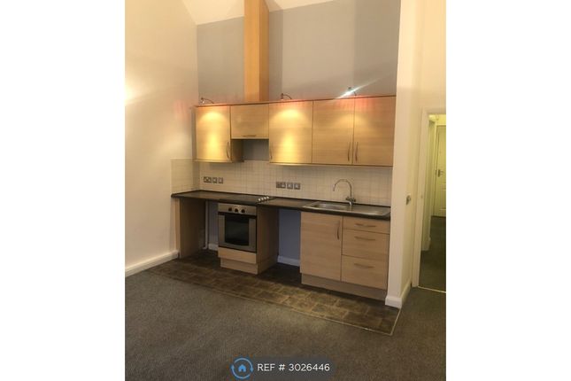 Flat, High View Furlong Parade, Stoke-On-Trent photo 4