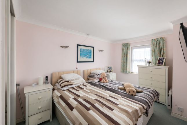 Flat for sale in Roebuck Close, Bancroft Road, Reigate