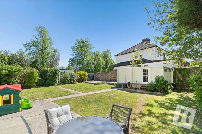 2, Bowden Drive, Hornchurch photo 4