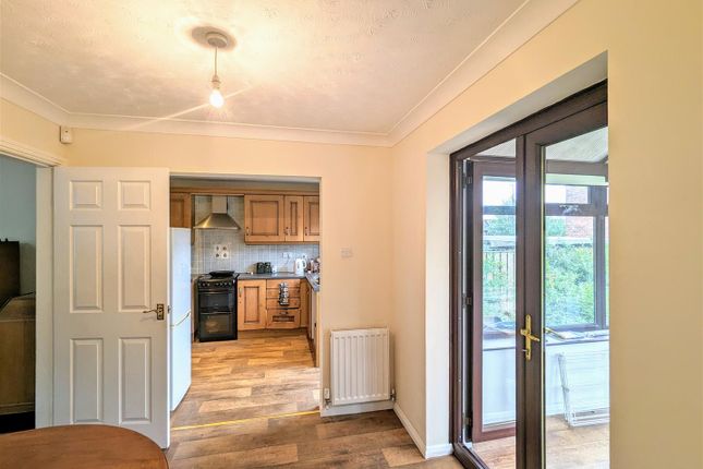 4, Langdale Close, Chesterfield photo 4