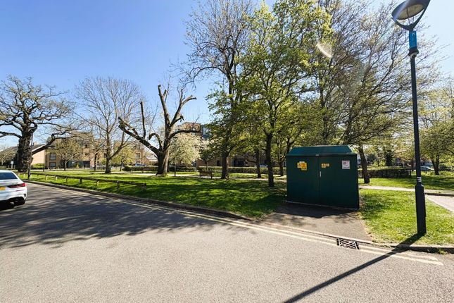 Flat 18, Blenheim House, 11, Fowler Way, Uxbridge photo 2