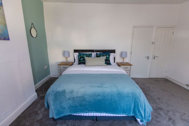 A Spacious And Well-Decorated Large Double Bedroom...